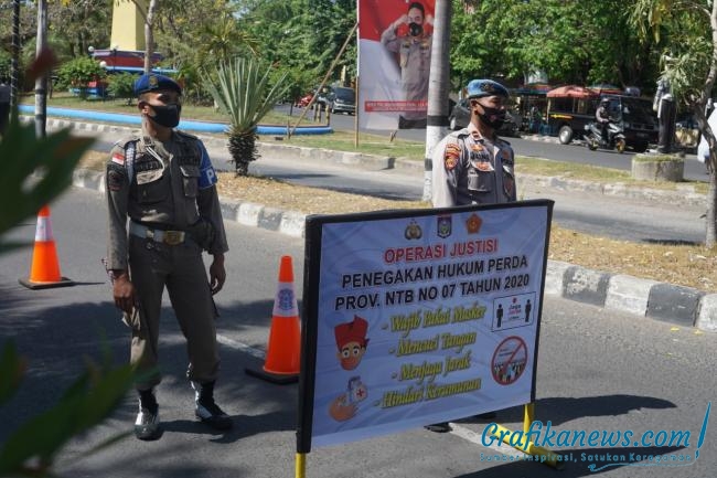 Hari Pertama Operasi Yustisi, Polres Sumbawa Terjunkan Personel Mendukung Pelaksanaan Razia Pelanggar Protokol Kesehatan